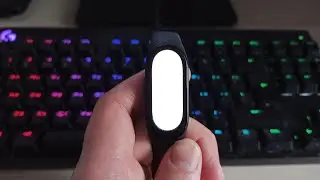 How to turn on flashlight on Xiaomi Mi Band 7 ?