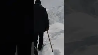 Lekan(ilkel kar ayakkabısı) ile metrelerce karı arşınlayarak dağın öte yüzündeki köye gitmek…