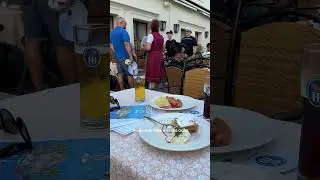 Отправляй тому, с кем бы поехал туда😍
