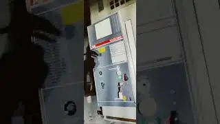 Manovra di chiusura di un interruttore Media tensione 15kV in cabina elettrica