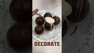How to make easy hot cocoa bombs.