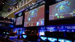 Gamescom 2011 (Sony NEX 35mm 1.7, 16mm 2.8)