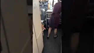 Парень доигрался со стюардессой