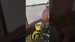 Димон палатку держит 🤣 #рыбалка #отдых #лето #russia #юмор