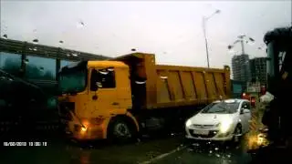 Отломилось колесо.wmv