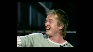 Пьяная девушка в клубе