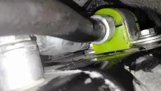 скрип втулок стабилизатора лада веста