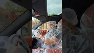 Ce type protège sa voiture comme si sa vie en dépendait 😂