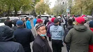 Митинг в Бишкеке. Камчыбек Ташиев покинул Дом правительства