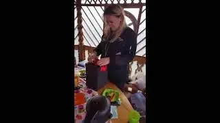 Роза в колбе которую подарил муж на день рождения