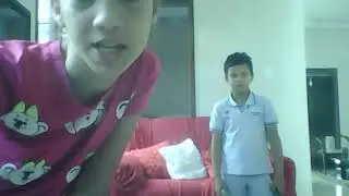 Dançando a música ritmo mexicano com meu amigo Guilherme