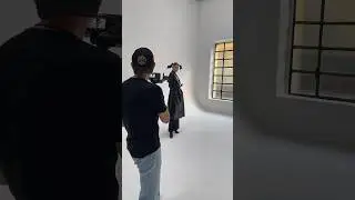 No sound photo video prevents #model #fashion #milanofashionweek #cameraman #burberry