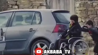 Боль маленького ребенка от спины его брата-инвалида 😥🥺😥