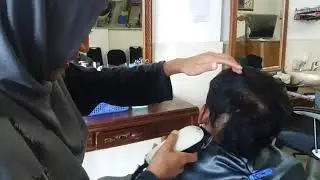Si Mbak cukur sampe mulus 