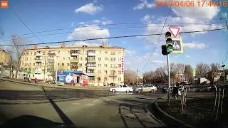 Трижды перепутал заднюю передачу с первой