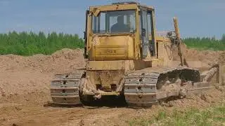 чтз Б10мб, вскрывает плодородную землю.