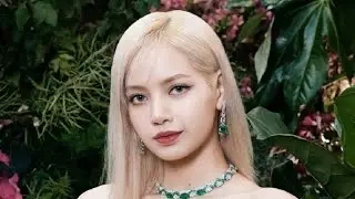 Lisa looks beautiful in every look ❤❤❤ 