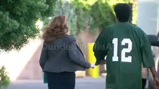 Pam, Darryl'a sesleniyor (silinmiş sahne)