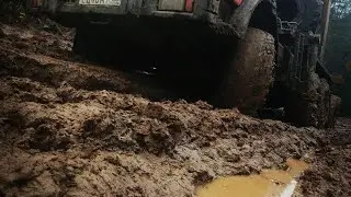КАМАЗ ЛЕСОВОЗ месит грязь!прет как танк!