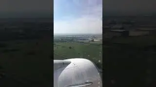 Boeing 737-800 landing in Roma fiumicino