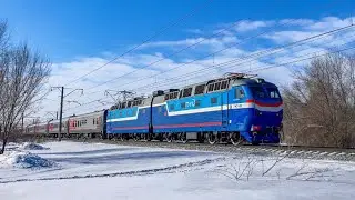 Электровоз ЧС7-011 с фирменным пассажирским поездом "Южный Урал" Москва — Челябинск