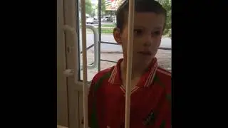 Пацан в ломбарде хочет обменять спичку на деньги