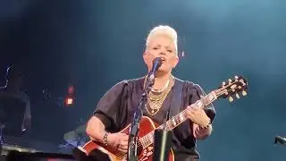 The Chicks Live 2022 - Travelin Soldier - Gaslighter Tour Philadelphia Show Lyrics