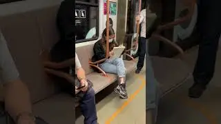Рисую незнакомку в метро