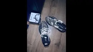 Как завязать шнурки на YEEZY 350 V2 в стиле KAWS