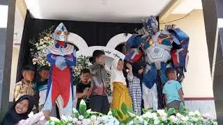 Kuningan kostum badut live CIBEUREUM