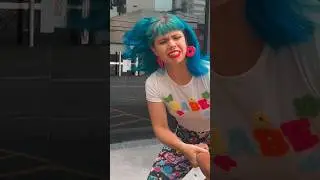 When is she going to fix her hair 😱🤩😥 