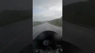В дождь на мотоцикле 