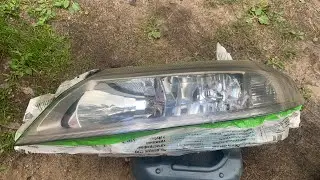 Как восстановить прозрачность фар, при помощи лака.