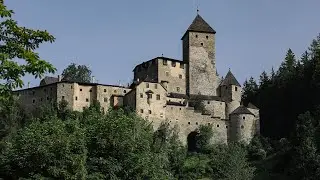 Historische Mauern - Burg Taufers