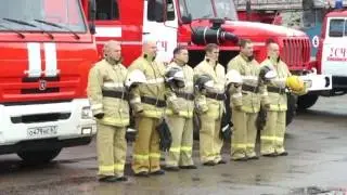 В огонь ушли пожарные расчеты...