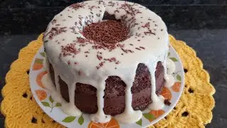 BOLO DE CHOCOLATE COM COBERTURA DE LEITE NINHO SUPER FÁCIL E RÁPIDO