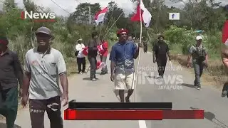 I NEWS PAPUA - WARGA JAYAWIJAYA KIBARKAN RIBUAN BENDERA MERAH PUTIH