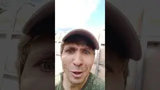 Он ОДин пришел бурить скважину под воду