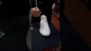 как зашнуровать изики