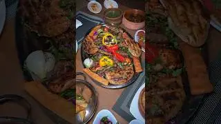 جربت مطعم قبل ما يعلق اليافطة