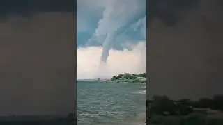 Огромный смерч в Одессе 🌪 | #shorts #смерч #торнадо #tornado