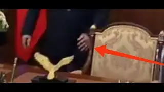 Владимир  Путин показал школьникам свой рабочий кабинет в Кремле.