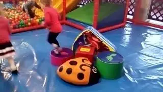 Детский развлекательный центр с горками и  бассейном с кубиками kid's intertainment center