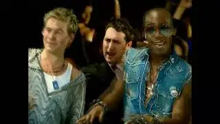 Blue-Ultimate Bubblin' Remix feat. L.A.D.É Video