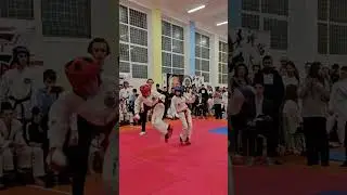 Un coup de pied façon Mortal Kombat 🤯😱
