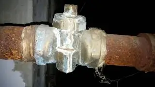 Такое редко встретишь в подвале. Достояние совдепа. Газовый кран.