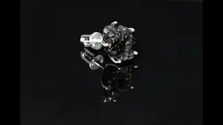 Одиночная серьга с метеоритом Сихотэ Алинь