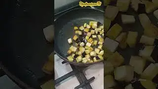 Теплый салат с баклажанами и колбасой #shorts