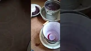 Жмых и сок отдельно.