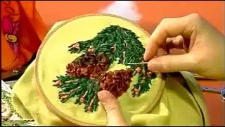Еловая веточка с шишкой